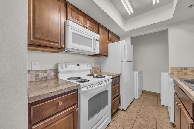 Building Photo - POWDERWOOD 1 BEDROOM
