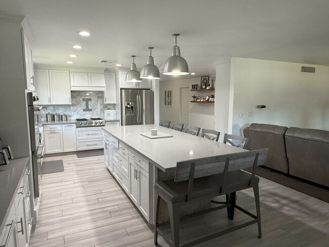 Building Photo - Beautiful Southside Los Banos Rental