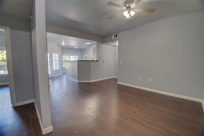 Building Photo - 2320 Gracy Farms Ln