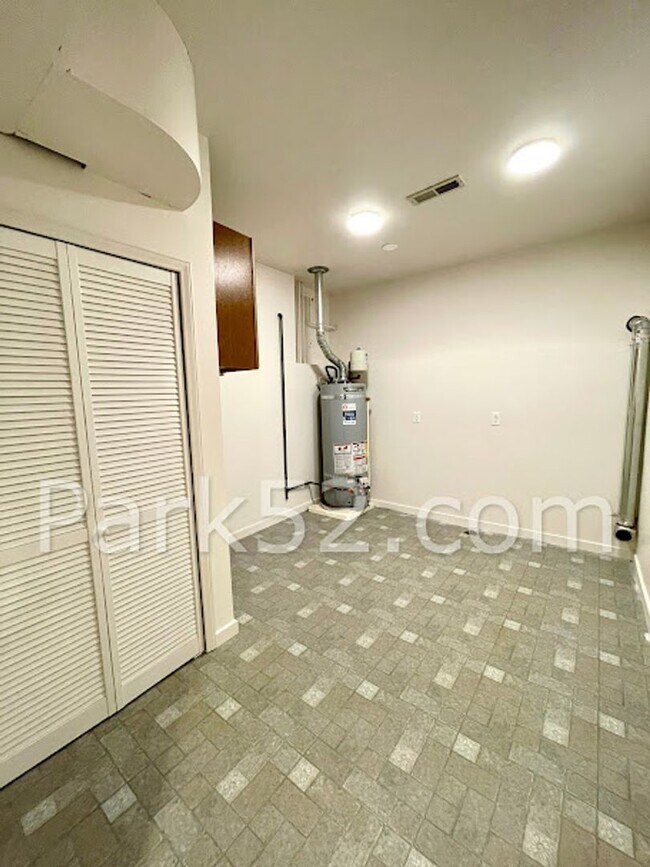 Building Photo - 9024-9024 Waverly Dr SW