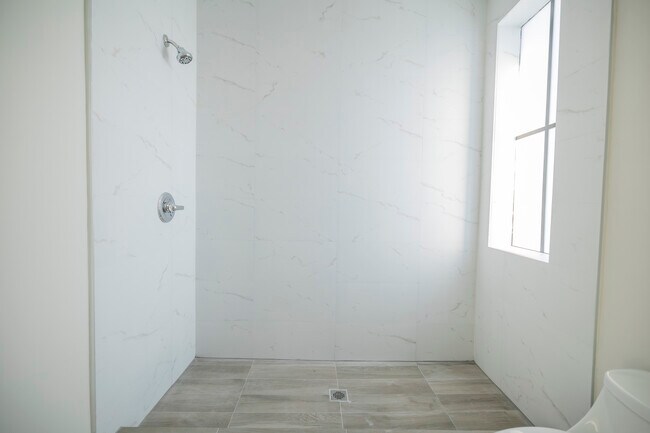 Building Photo - 18020 SW 103rd Ave