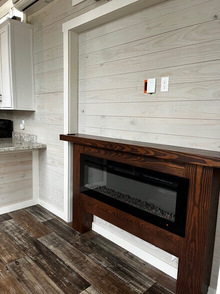 Building Photo - 4 Lakefront Cir