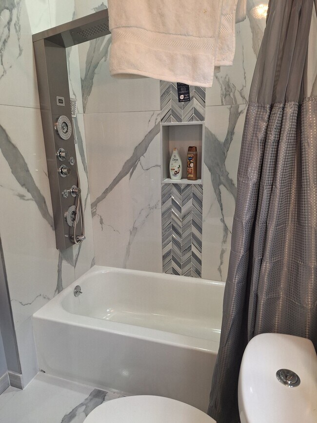 Building Photo - 4947 W Race Ave