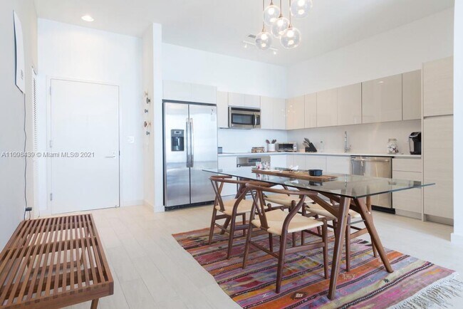 Building Photo - 2602 E Hallandale Beach Blvd