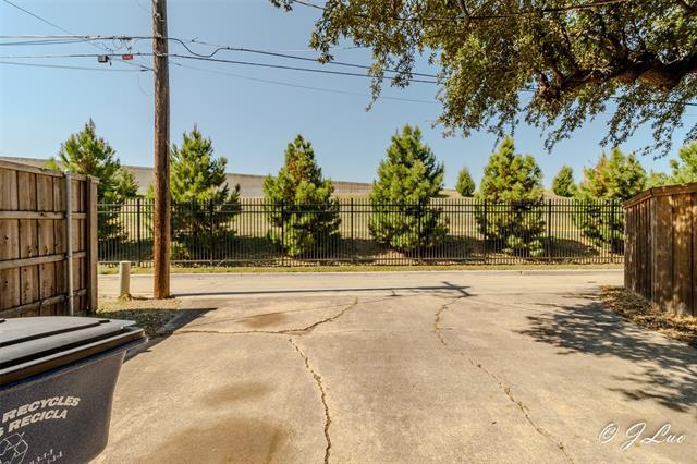 Building Photo - 7040 Briarmeadow Dr