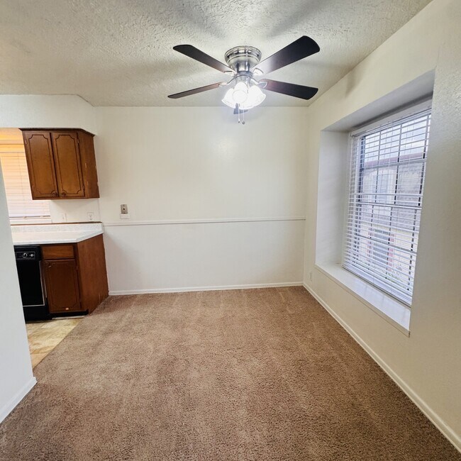 Building Photo - 2901 Helena Ave