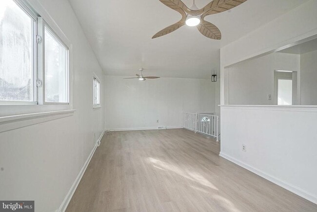 Building Photo - 220 College Dr