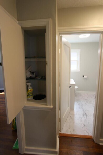 Laundry Chute - 905 Benton Ave