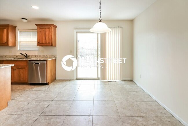 Building Photo - 4 Bedroom Pet-Friendly Home in Raymore, MO...