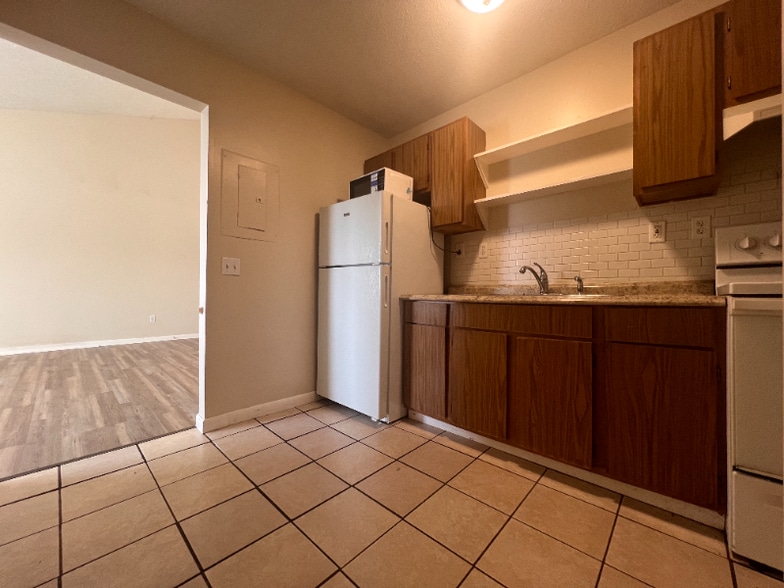 Building Photo - 232-238 Elyria St