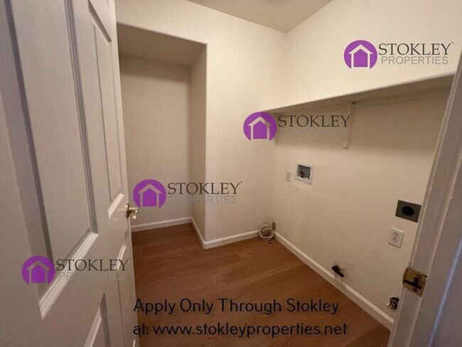 Building Photo - 1 Addison Ct