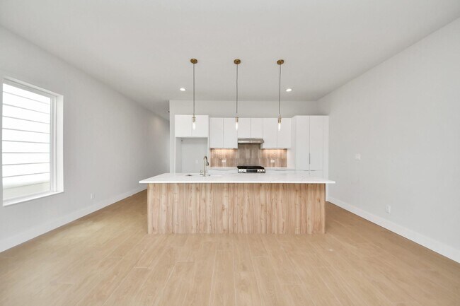 Building Photo - 3004A Ventas Dr