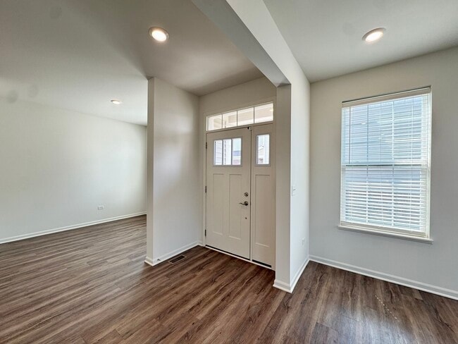 Building Photo - 15036 W Cyrus Dr