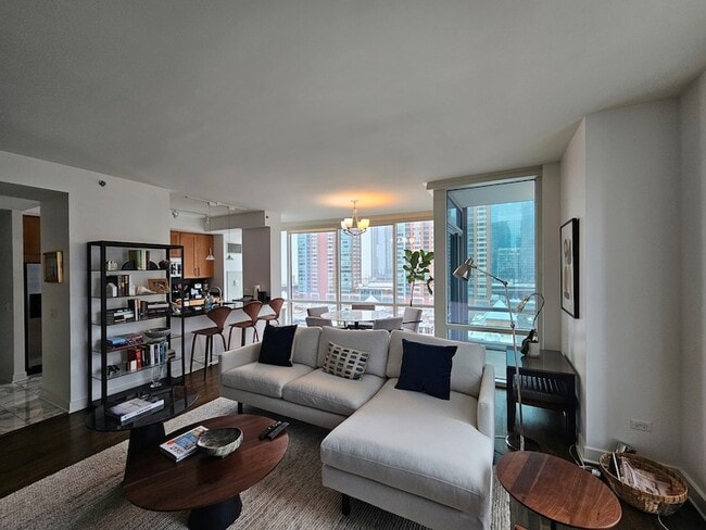 Building Photo - 505 N McClurg Ct