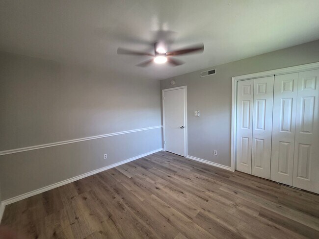 Building Photo - Spacious 3-Bedroom Home in Prime Irving Lo...