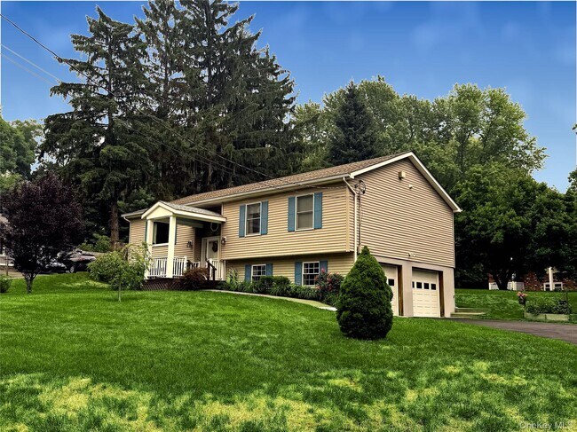 Building Photo - 40 Simmons Ln