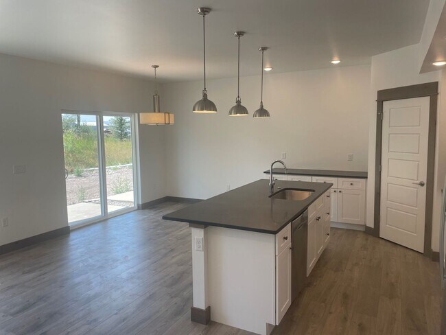 Building Photo - 52 Black Label Wy