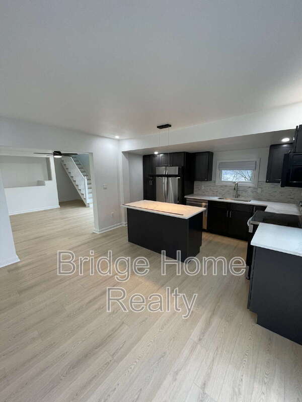 Building Photo - 107 Shoup St