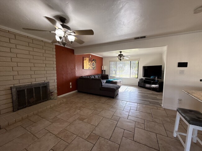 Building Photo - 6504 Edgemont Dr