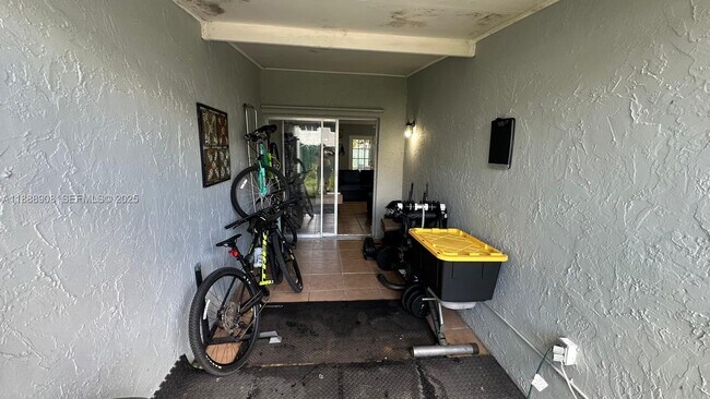 Building Photo - 15430 SW 81st Cir Ln