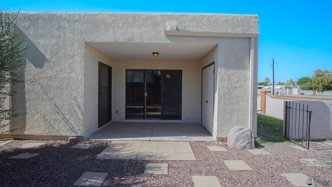 Building Photo - 401 W 37th St