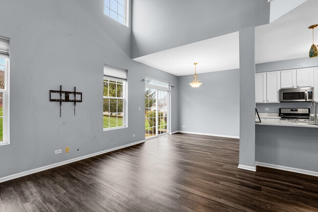 Building Photo - 24135 Walnut Cir