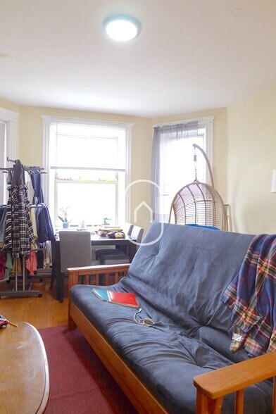 Building Photo - 36 Peterborough St