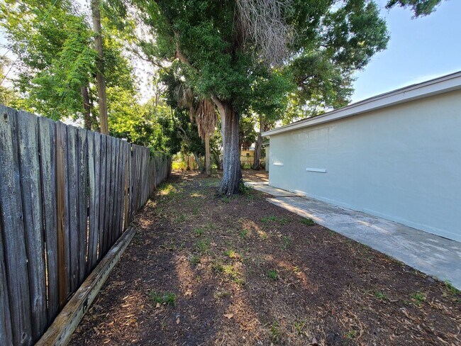 Building Photo - Stunning Corner-Lot Rental: 4BR/2BA with Courtyard