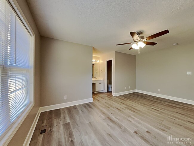 Building Photo - 1412 Grovewood Dr