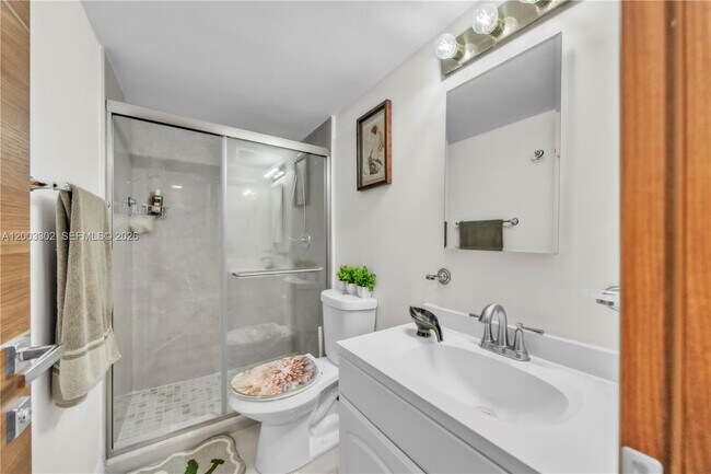 Building Photo - 2201 S Ocean Dr