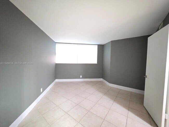 Building Photo - 1880 N Congress Ave