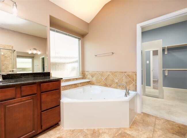 Building Photo - 6743 Honeycrest Lane