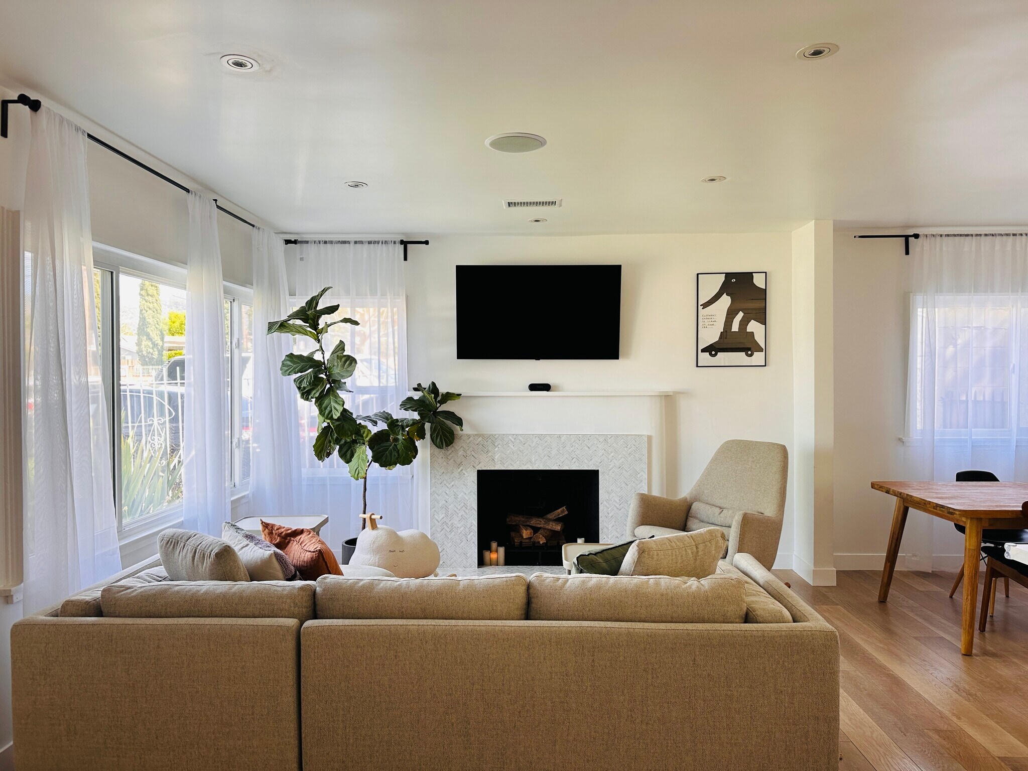 Building Photo - 2460 Glenrose Ave