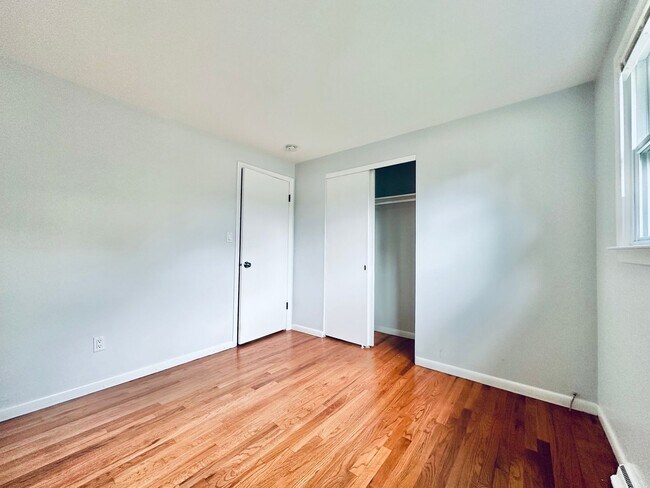 Building Photo - 129 Sheldon Terrace
