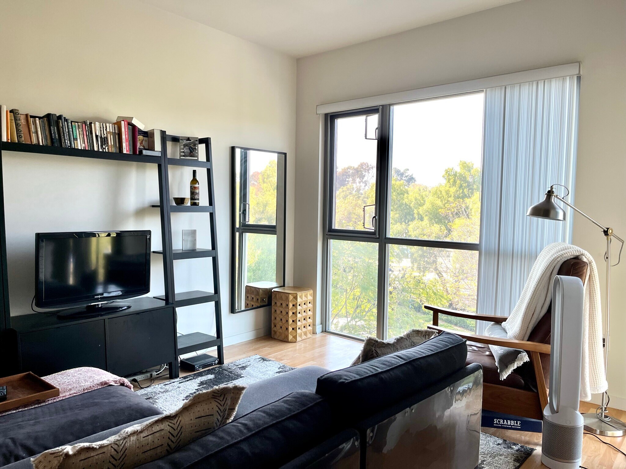 Building Photo - 889 Date St