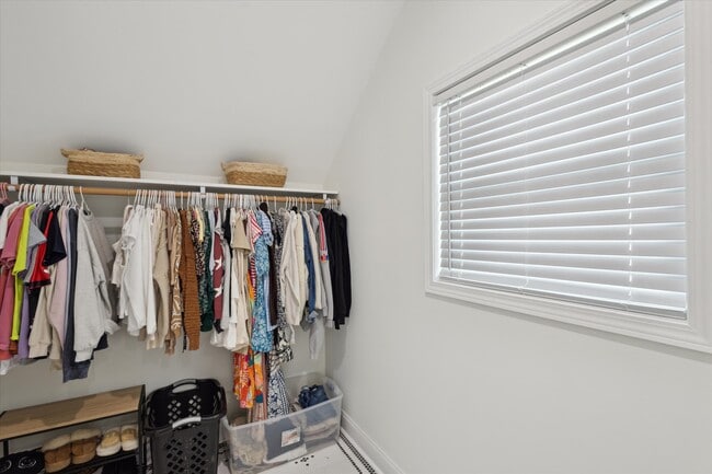 Building Photo - 1513 Paris Ave