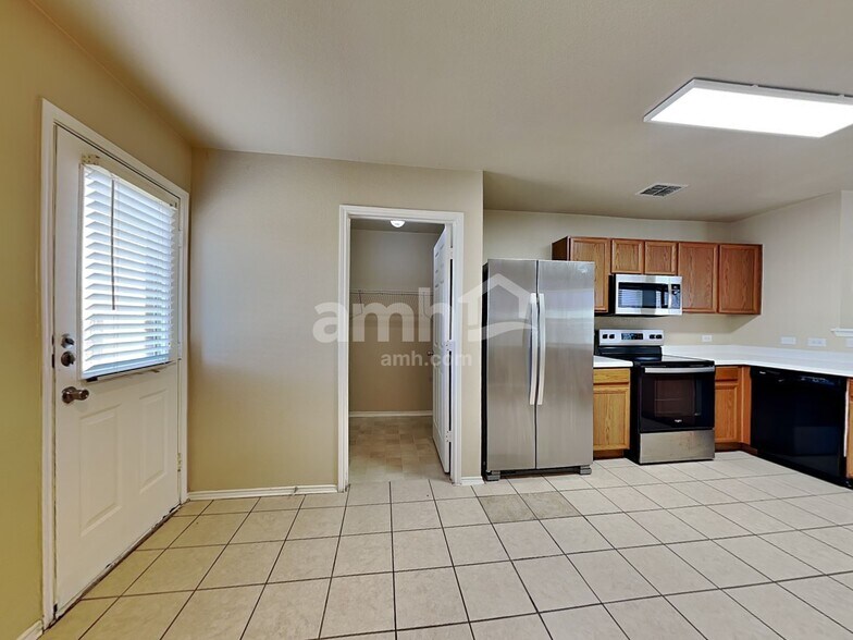 Building Photo - 1405 Sun Breeze Dr