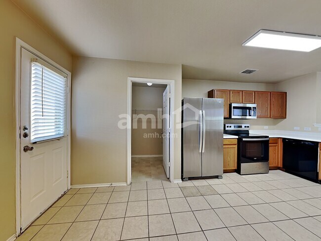 Building Photo - 1405 Sun Breeze Dr