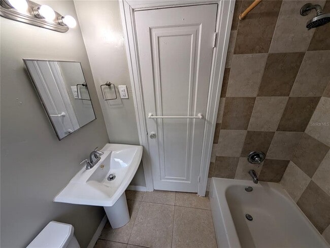 Building Photo - 520 11th Ave N