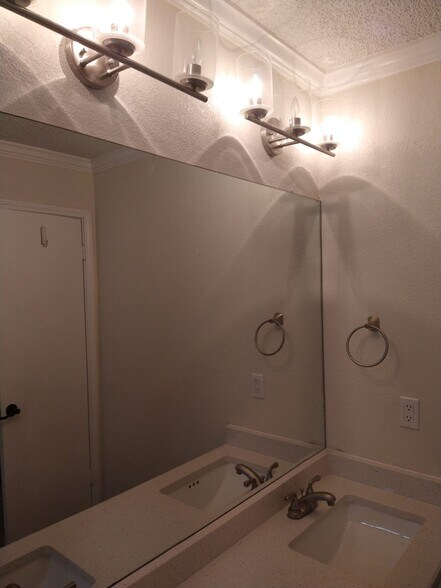 Building Photo - 1109 Calico Ln