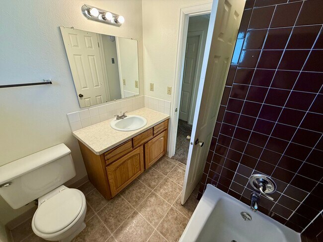 Building Photo - Spacious 4 Bed, 2.5 Bath Home in Fort Collins