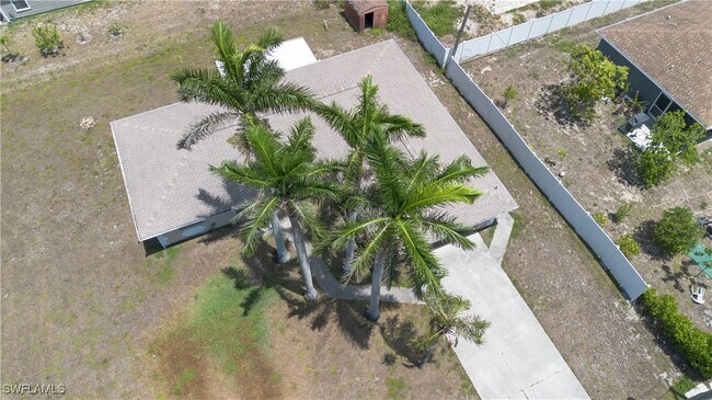 Building Photo - 8109 Sanibel Blvd