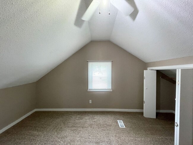 Building Photo - Cute 3 Bed 1 Bath McPherson Home in Good N...