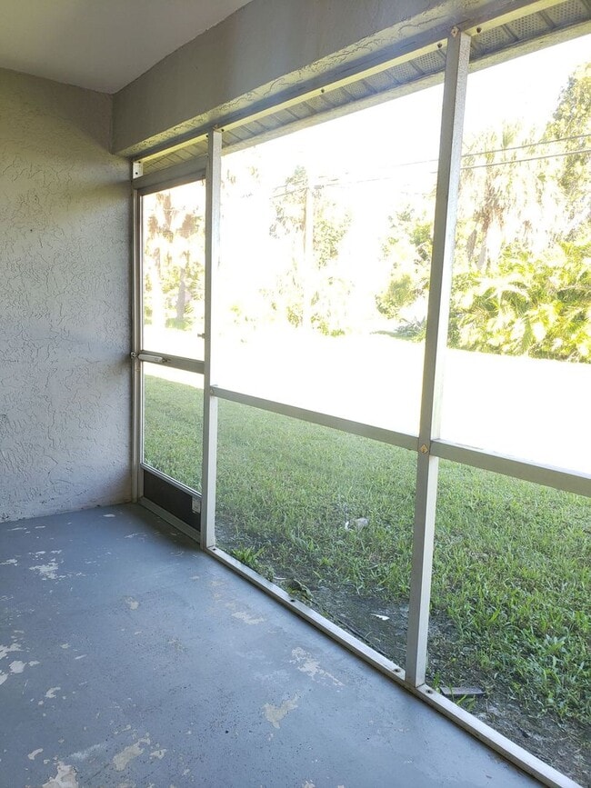 Building Photo - WR-16 Gebel 1101 Duplex