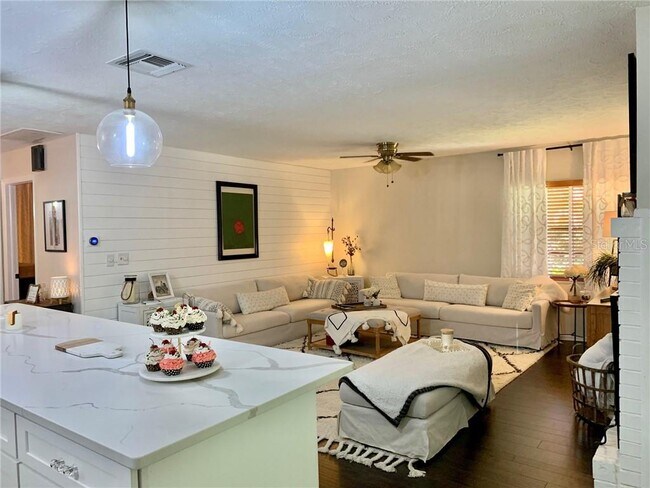 Building Photo - 5454 Saddlebrook Way