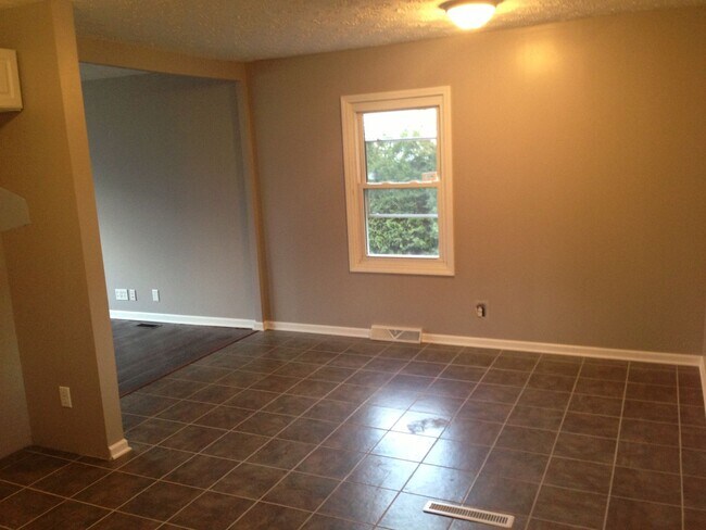 Building Photo - 3BR Pl