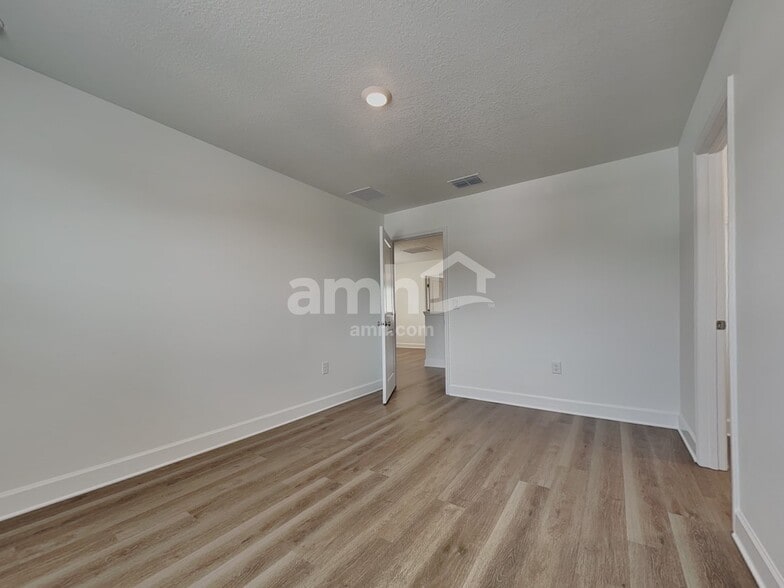 Building Photo - 3315 Muscatine Ave