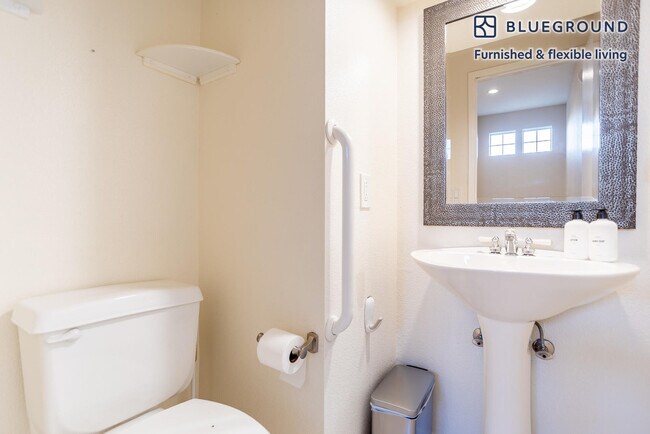 Building Photo - 354 Montecito Way