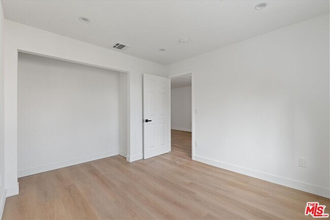 Building Photo - 3754 Veteran Ave