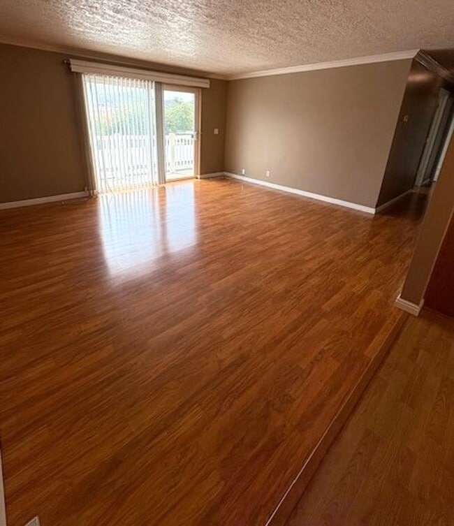 Building Photo - 2 Bedroom Condo in Millcreek!